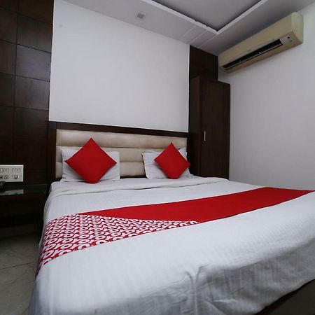 Oyo 11150 Hotel Jmd Rooms นิวเดลี ภายนอก รูปภาพ