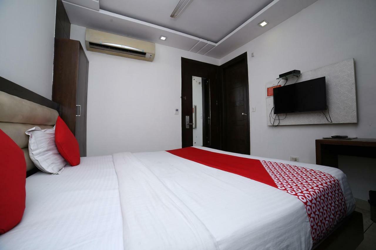 Oyo 11150 Hotel Jmd Rooms นิวเดลี ภายนอก รูปภาพ